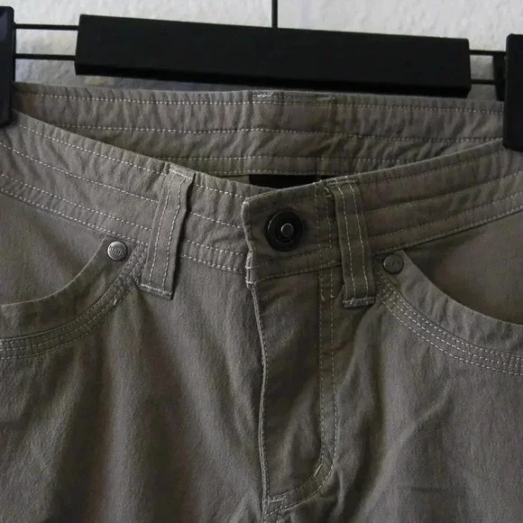 Kuhl Womens 2 Capri Pants Beige Cargo Pockets Camping Hiking Outdoor Gardening - Picture 3 of 15